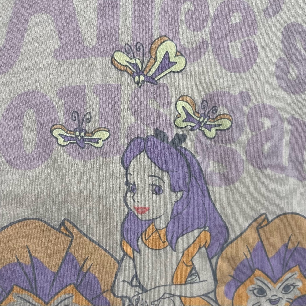 Disney Alice’s Curious Garden T-Shirt Size Small - Picture 6 of 9
